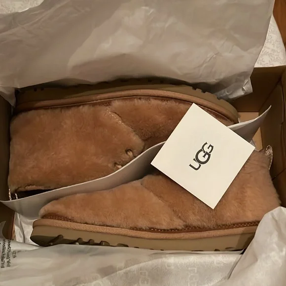 Fuzzy bear UGG boots - Picture 2 of 5